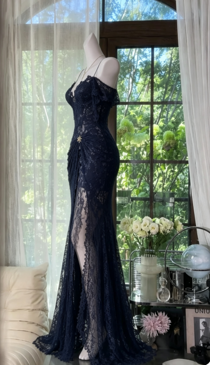 Robe de Soirée Fourreau Longue en Dentelle Bleu Marine Chic Bretelles DP06427