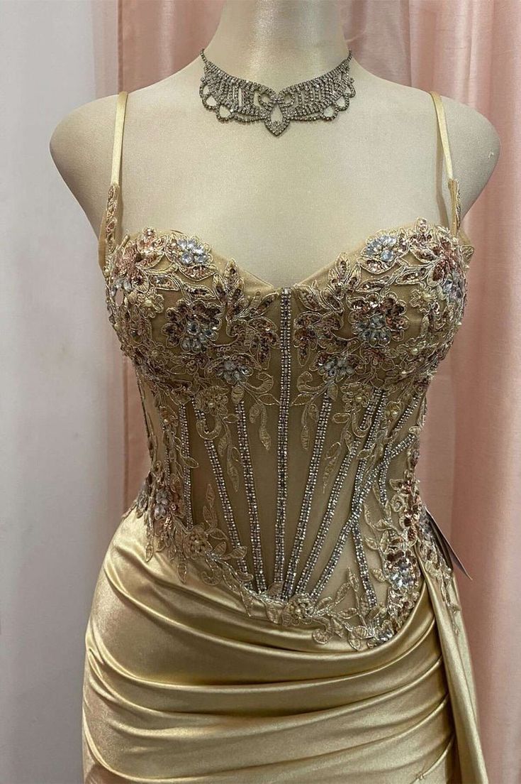 Robe de bal sirène sexy argentée à bretelles spaghetti et appliqués DP307