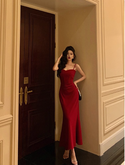 Hübsches Meerjungfrau-Spaghettiträger-Burgunderrotes Kleid zum 18. Geburtstag, lange Party-Geburtstags-Outfits für Frauen, DP0158