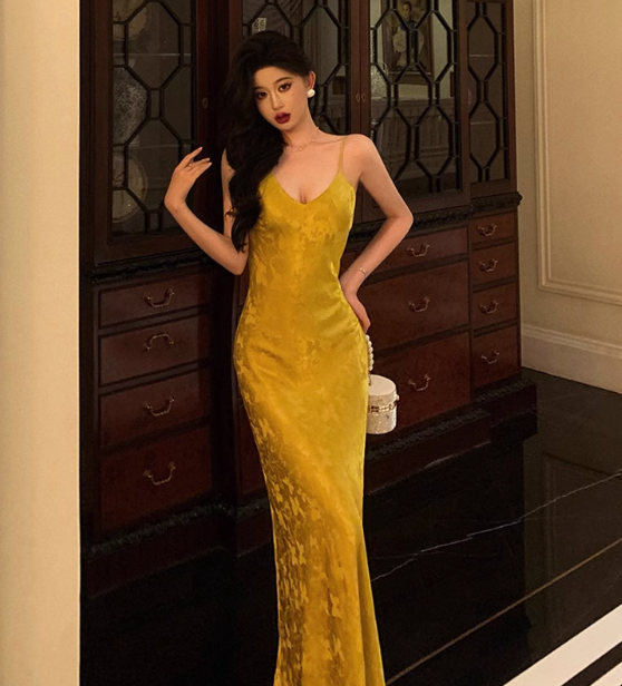 Hübsches Meerjungfrau-Spaghettiträger-Kleid aus gelbem Satin zum 18. Geburtstag, Party- und Geburtstags-Outfits für Damen, DP0169