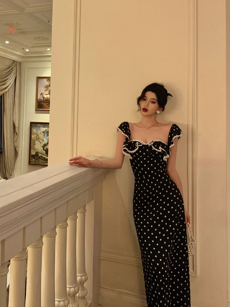 Hübsches Etuikleid mit quadratischem Ausschnitt, schwarz, für den 18. Geburtstag, lange Party- und Geburtstagsoutfits für Frauen, DP0183
