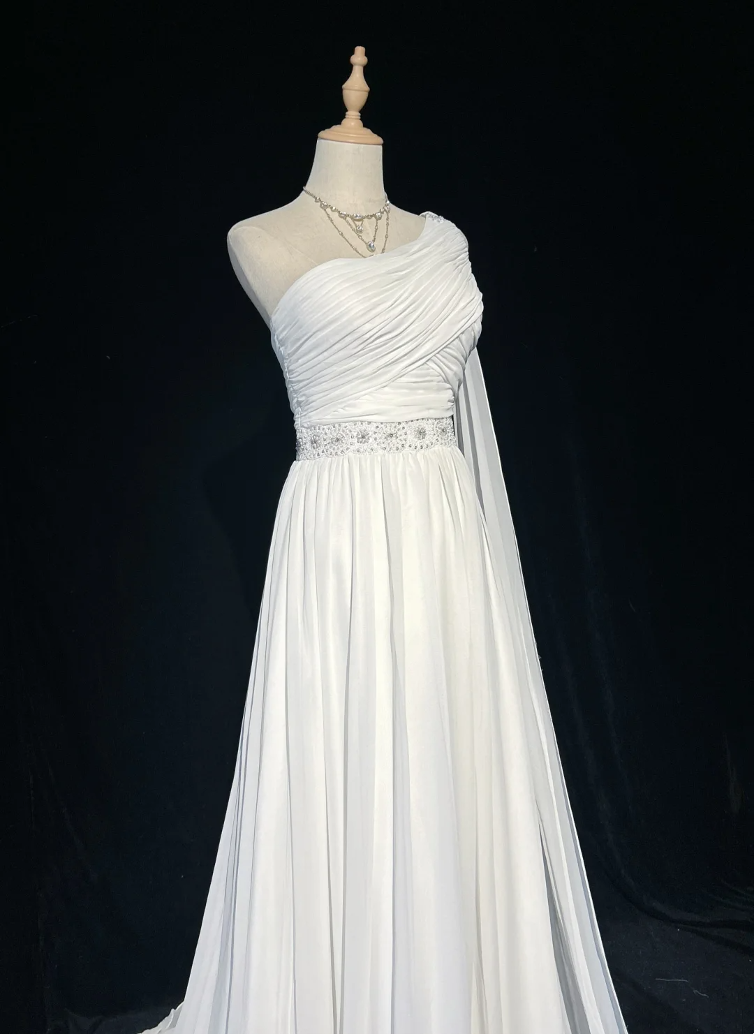 Robe de mariée vintage des années 1960, coupe trapèze, asymétrique, sans manches, en mousseline plissée, perles, longue, blanche, élégante, DH1013
