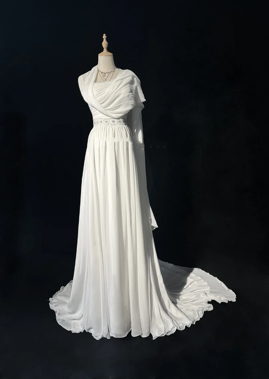 Robe de mariée vintage des années 1960, coupe trapèze, asymétrique, sans manches, en mousseline plissée, perles, longue, blanche, élégante, DH1013