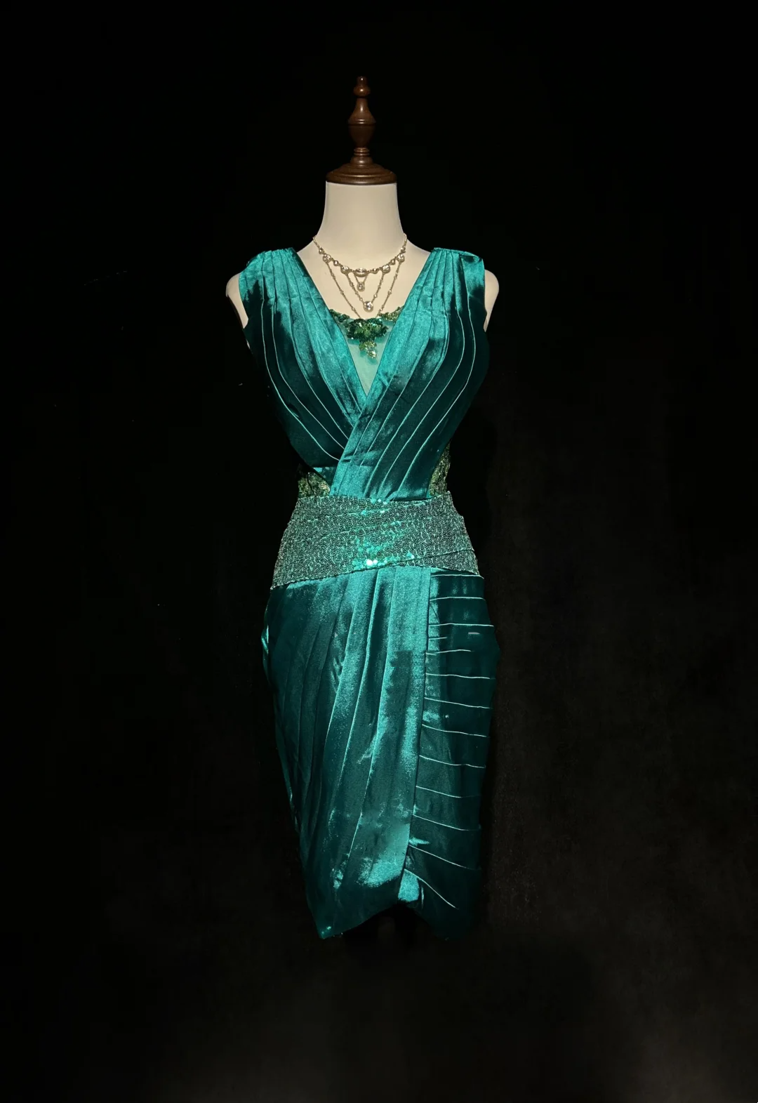 Vintage Sheath V Neck Green Satin Mother Of Bride Dress Party Gown Knee Length For Summer Women DH1017