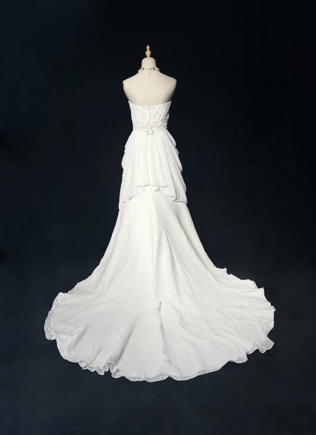 Retro Brautkleid 1960er Jahre A-Linie trägerlos ärmellos Chiffon Plissee Perlen lange weiße Brautkleider elegante Brautkleider DH1119