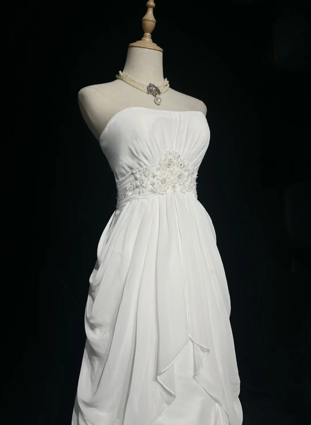Retro Brautkleid 1960er Jahre A-Linie trägerlos ärmellos Chiffon Plissee Perlen lange weiße Brautkleider elegante Brautkleider DH1119