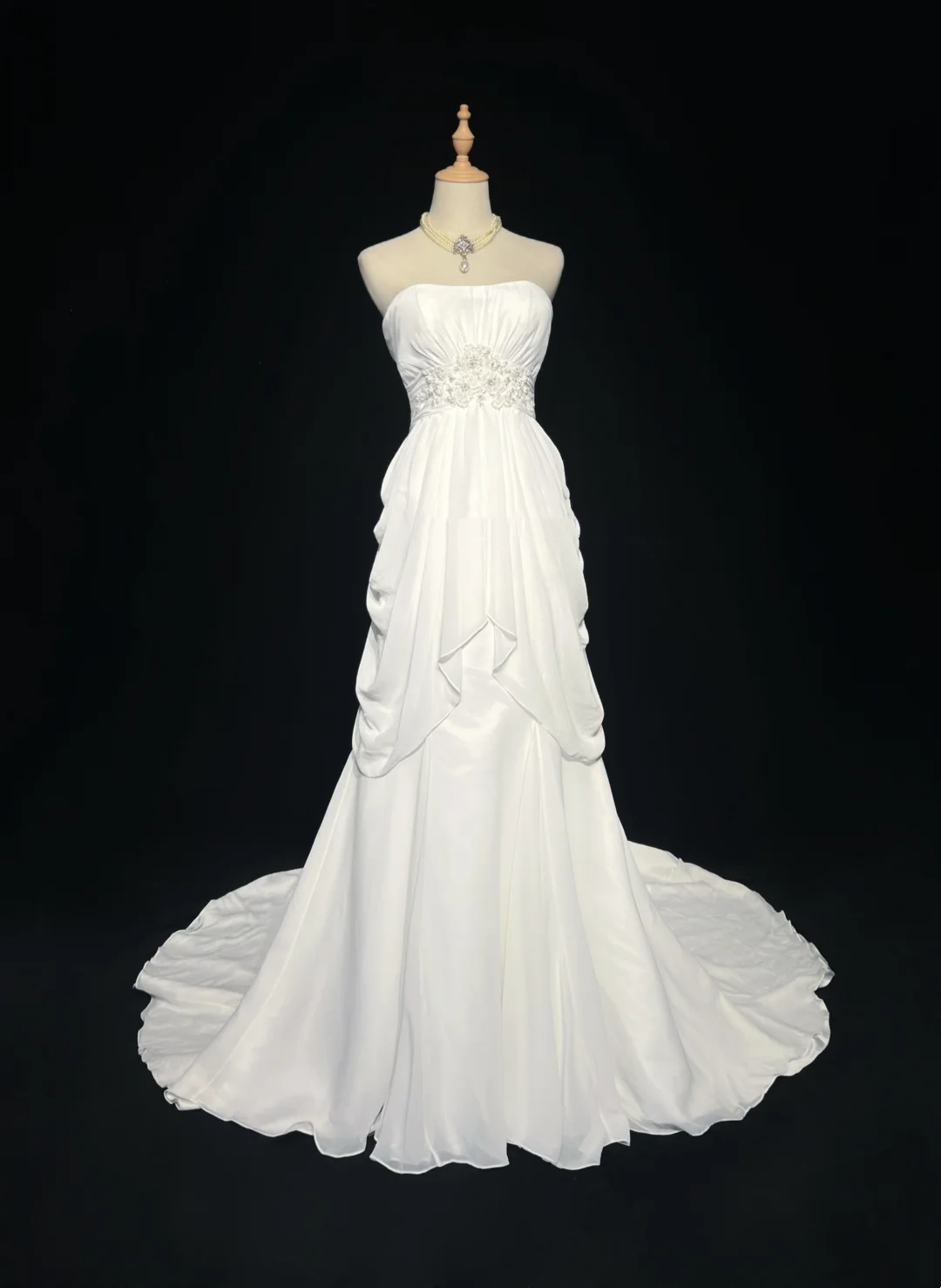 Retro Brautkleid 1960er Jahre A-Linie trägerlos ärmellos Chiffon Plissee Perlen lange weiße Brautkleider elegante Brautkleider DH1119