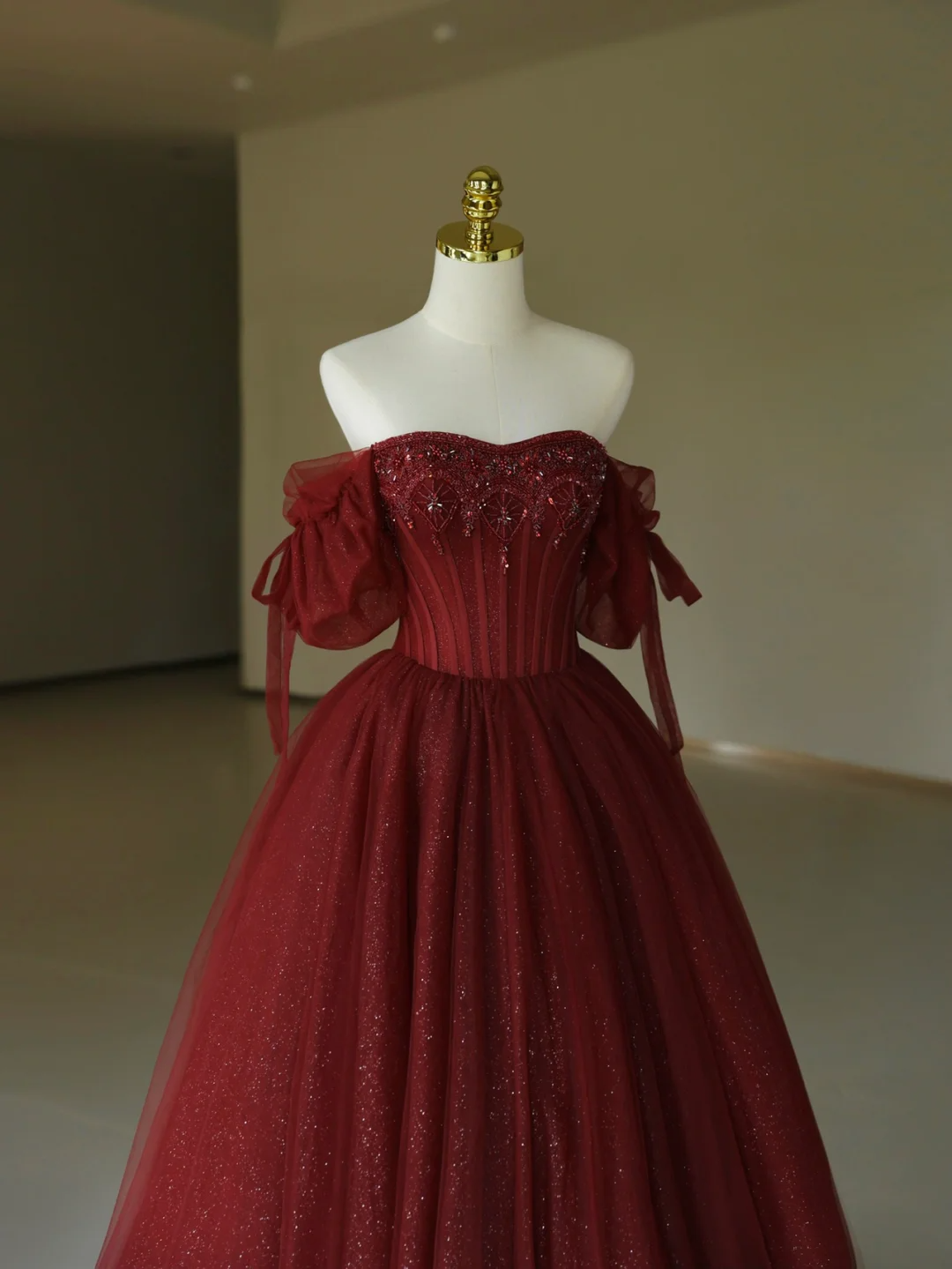 Hübsches Ballkleid aus der Schulter Burgund Tüll lange Quinceanera Kleid formale Kleider Vestido de 15 Anos Sweet 16 Kleid DH1286