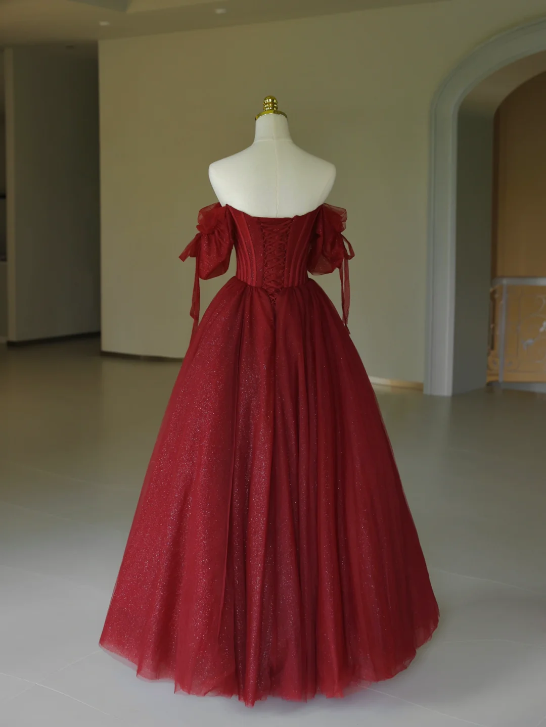 Hübsches Ballkleid aus der Schulter Burgund Tüll lange Quinceanera Kleid formale Kleider Vestido de 15 Anos Sweet 16 Kleid DH1286