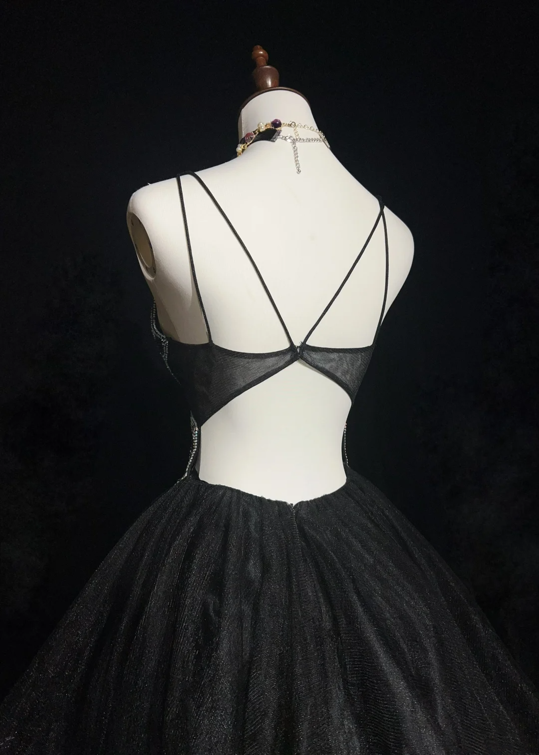 Süßes Ballkleid mit Spaghettiträgern, schwarzem Tüll, rückenfrei, kurz, Mini, formelles Homecoming-Kleid für die 8. Klasse, Cocktail-Abendkleid für die Mittelschule, Hoco-Outfits DH1455