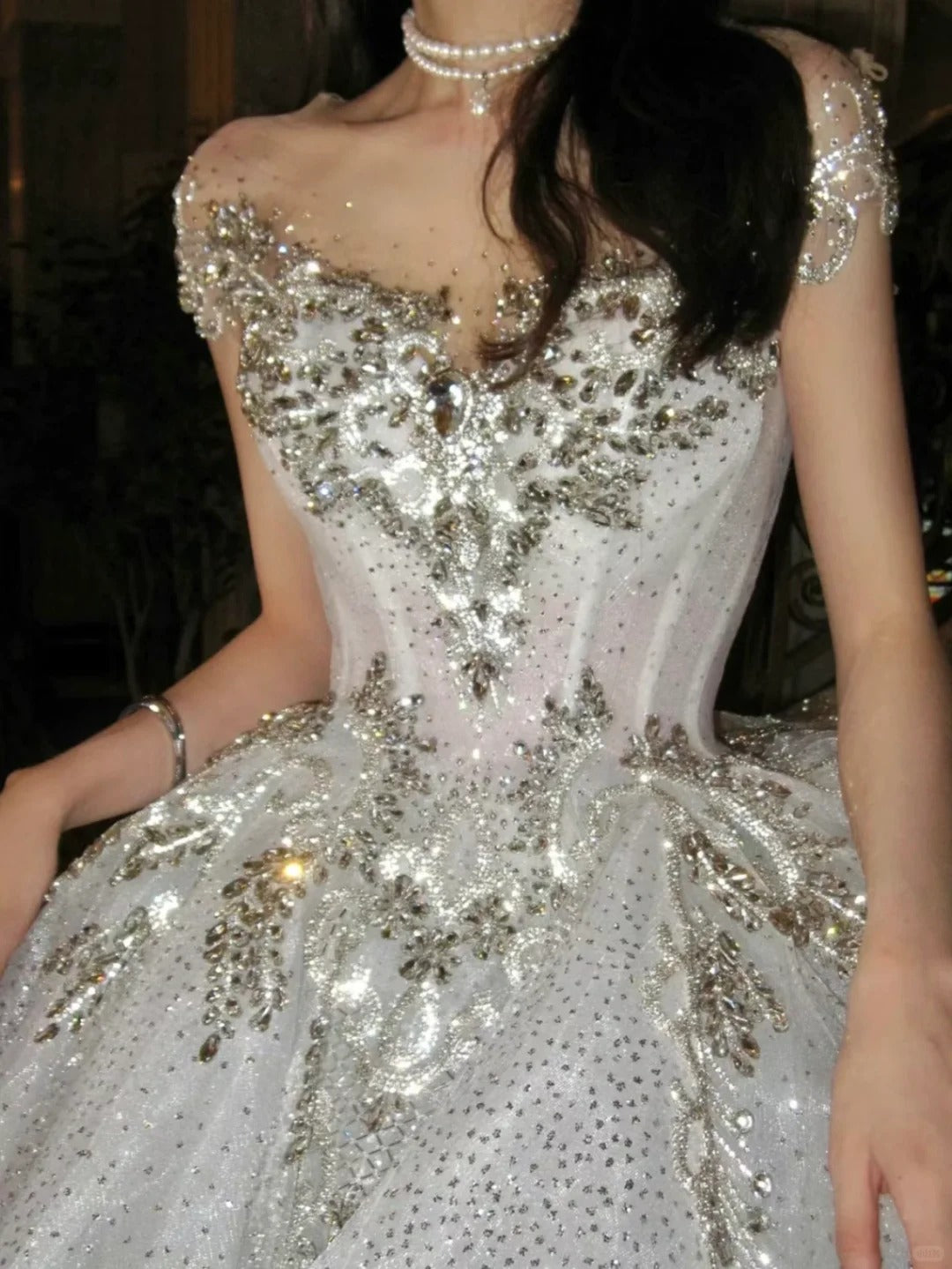 Einzigartiges Brautkleid Ballkleid Scoop Weiß Pailletten Lange Brautkleider Luxus Brautkleid Brautkleider DH1519