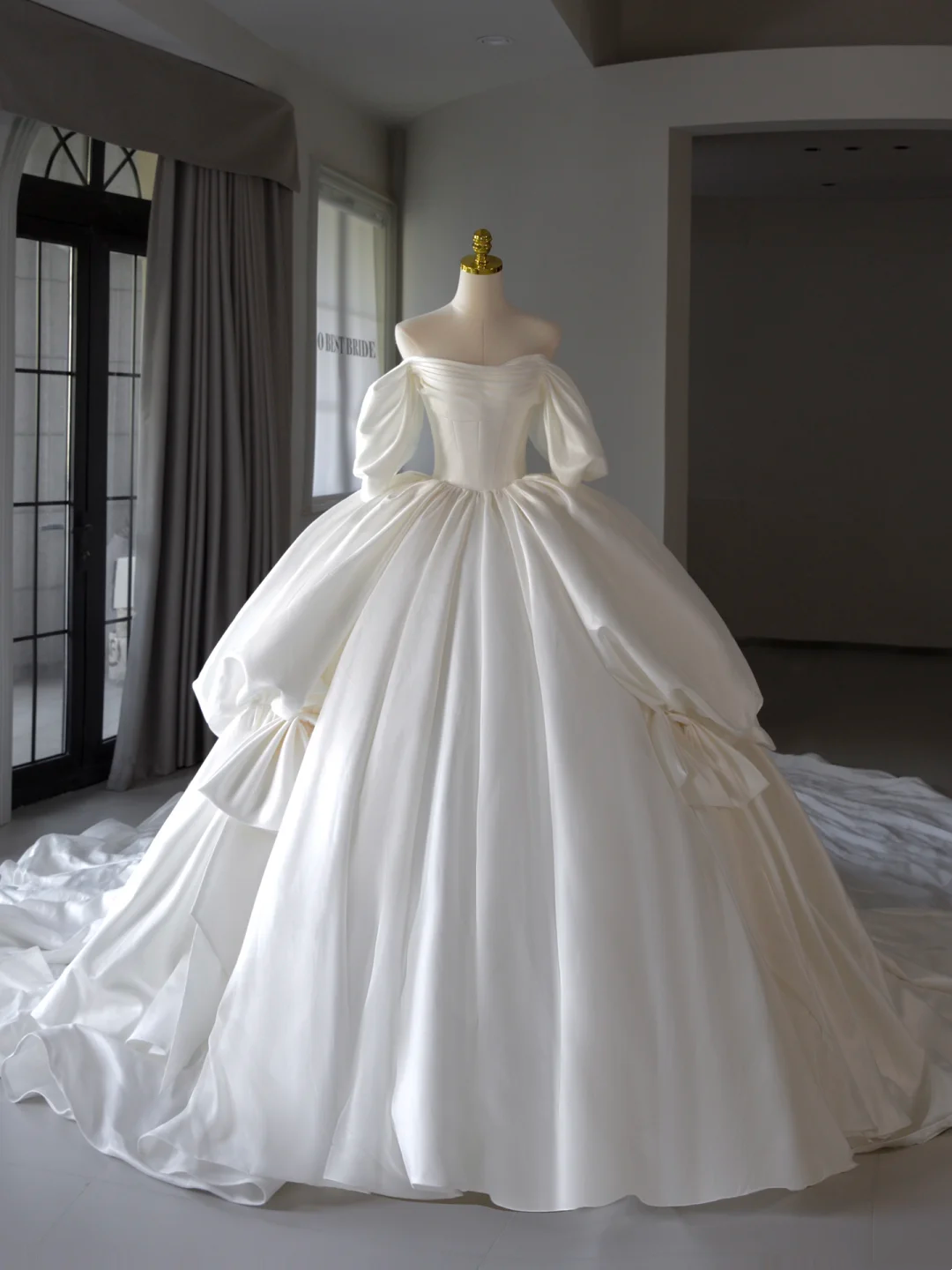 Prinzessin Brautkleid Ballkleid aus der Schulter Satin Brautkleid mit kurzen Ärmeln Brautkleider bescheidene Brautkleider DH1544