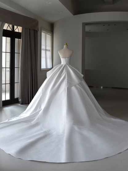 Prinzessin Brautkleid Ballkleid Trägerloses Satin Brautkleid Mit Rüschen Weiße Brautkleider Bescheidene Brautkleider DH1549