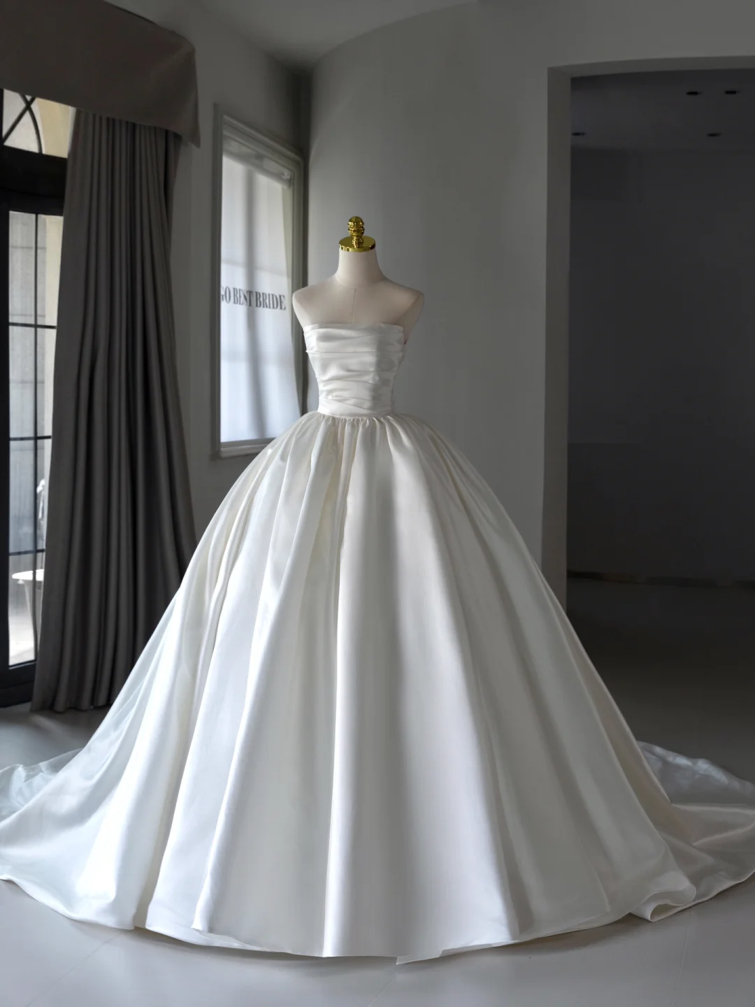 Prinzessin Brautkleid Ballkleid Trägerloses Satin Brautkleid Mit Rüschen Weiße Brautkleider Einfache Brautkleider DH1552