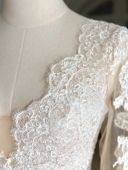Luxus Meerjungfrau V-Ausschnitt Lange Ärmel Spitze Weißes Hochzeitskleid Bescheidene Hochzeitskleider Prinzessin Hochzeitskleider DH1558