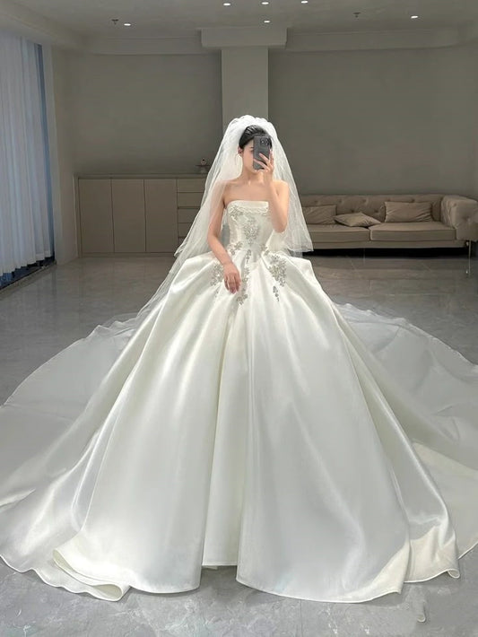 Romantisches Brautkleid Brautkleid Ballkleid Trägerloses Brautkleid Weiße Spitze Brautkleider Bescheidene Brautkleider DH1775