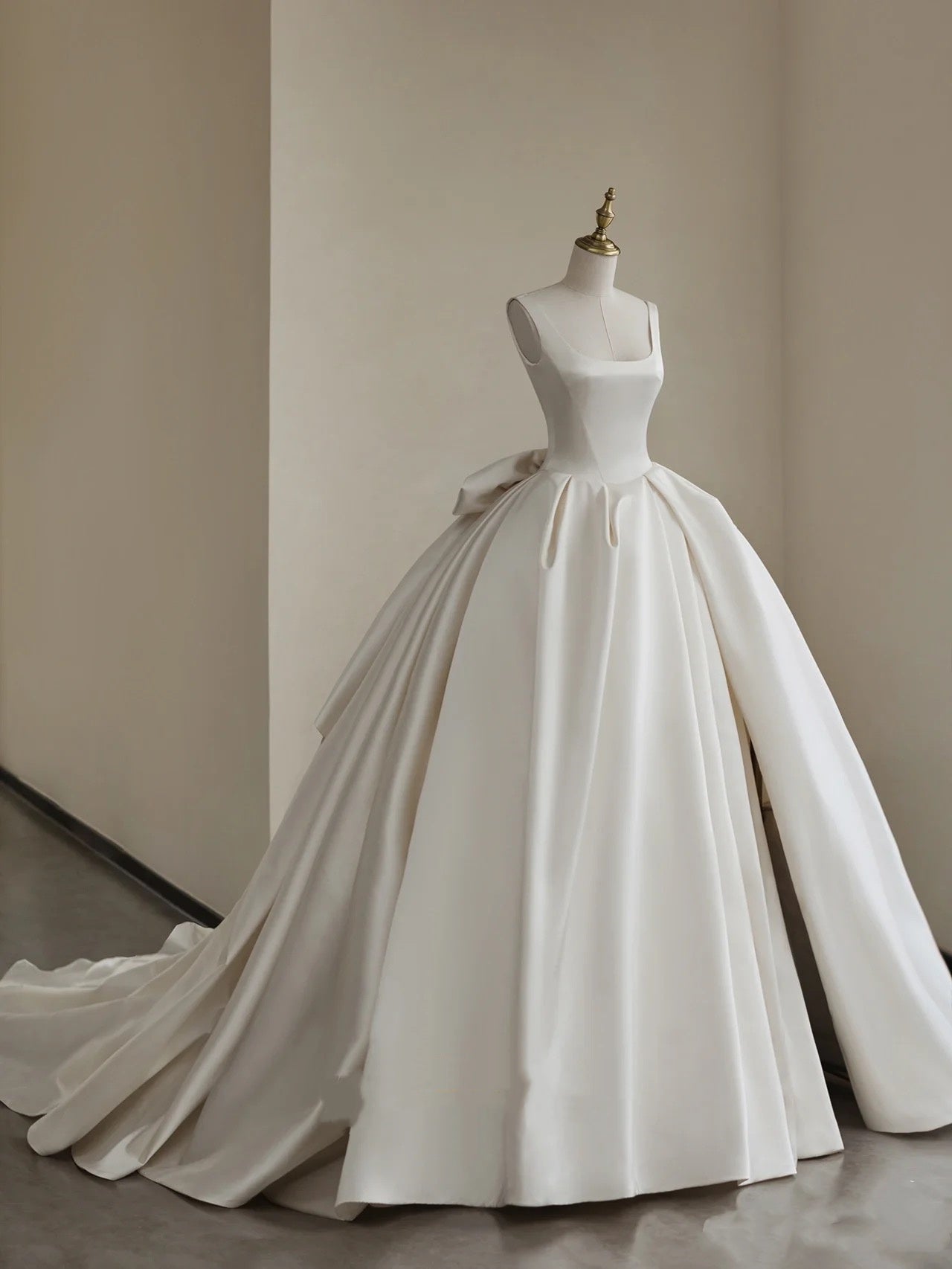 Romantisches Brautkleid Brautkleid Ballkleid Square Neck Satin Brautkleid Elfenbein Brautkleider Bescheidene Brautkleider DH1781