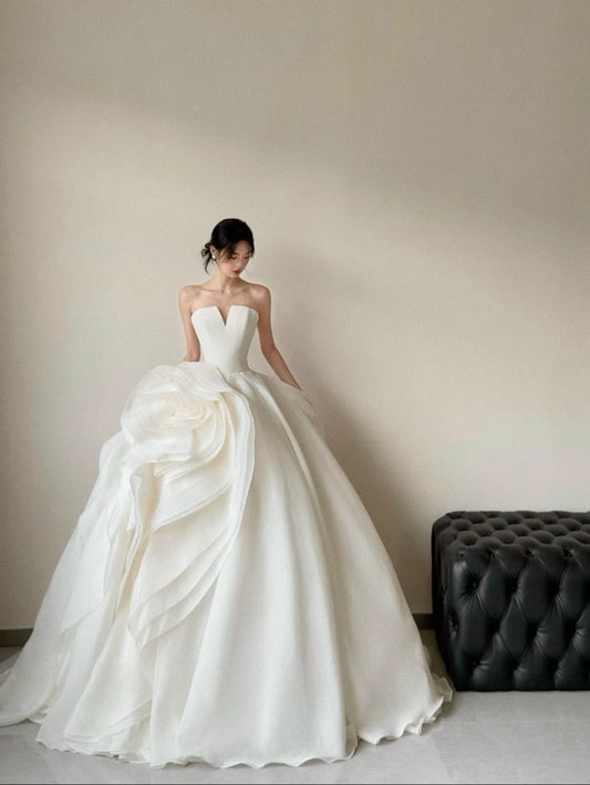 Romantisches Brautkleid Brautkleid Ballkleid Trägerloses Satin Brautkleid Elfenbein Brautkleider Bescheidene Brautkleider DH1786