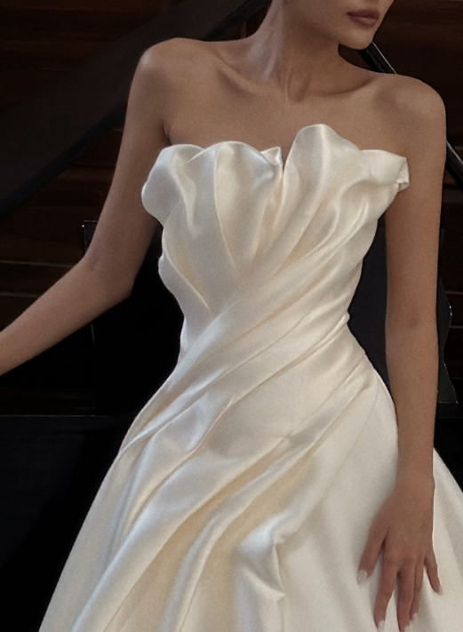 Romantisches Brautkleid Brautkleid Ballkleid Trägerloses Satin Brautkleid Weiße Brautkleider Bescheidene Brautkleider DH1788