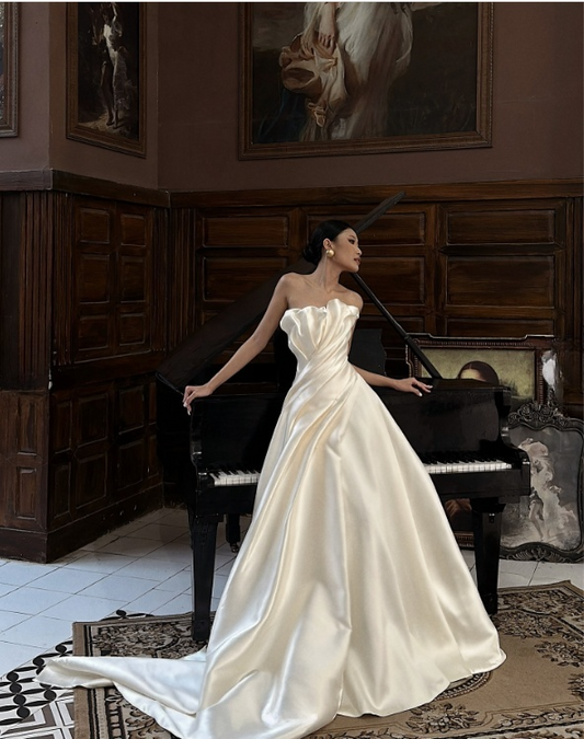 Romantisches Brautkleid Brautkleid Ballkleid Trägerloses Satin Brautkleid Weiße Brautkleider Bescheidene Brautkleider DH1788