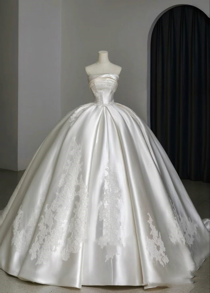 Romantisches Brautkleid Brautkleid Ballkleid Trägerloses Brautkleid Weiße Spitze Brautkleider Bescheidene Brautkleider DH1795