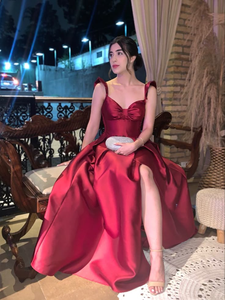 Elegante A-Linie Burgunderrot Schlitz Lange Ballkleider Partykleid 21. Geburtstag Outfits Abschlusskleider DH183