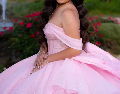 Hübsches Ballkleid aus der Schulter rosa Tüll lange Quinceanera Kleid formale Kleider Vestido de 15 Anos Sweet 16 Kleid DH1841