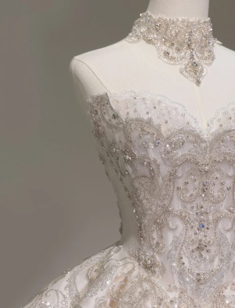 Romantisches Brautkleid Brautkleid Ballkleid Trägerloses Brautkleid Weiße Spitzenapplikationen Brautkleider Bescheidene Brautkleider DH2040