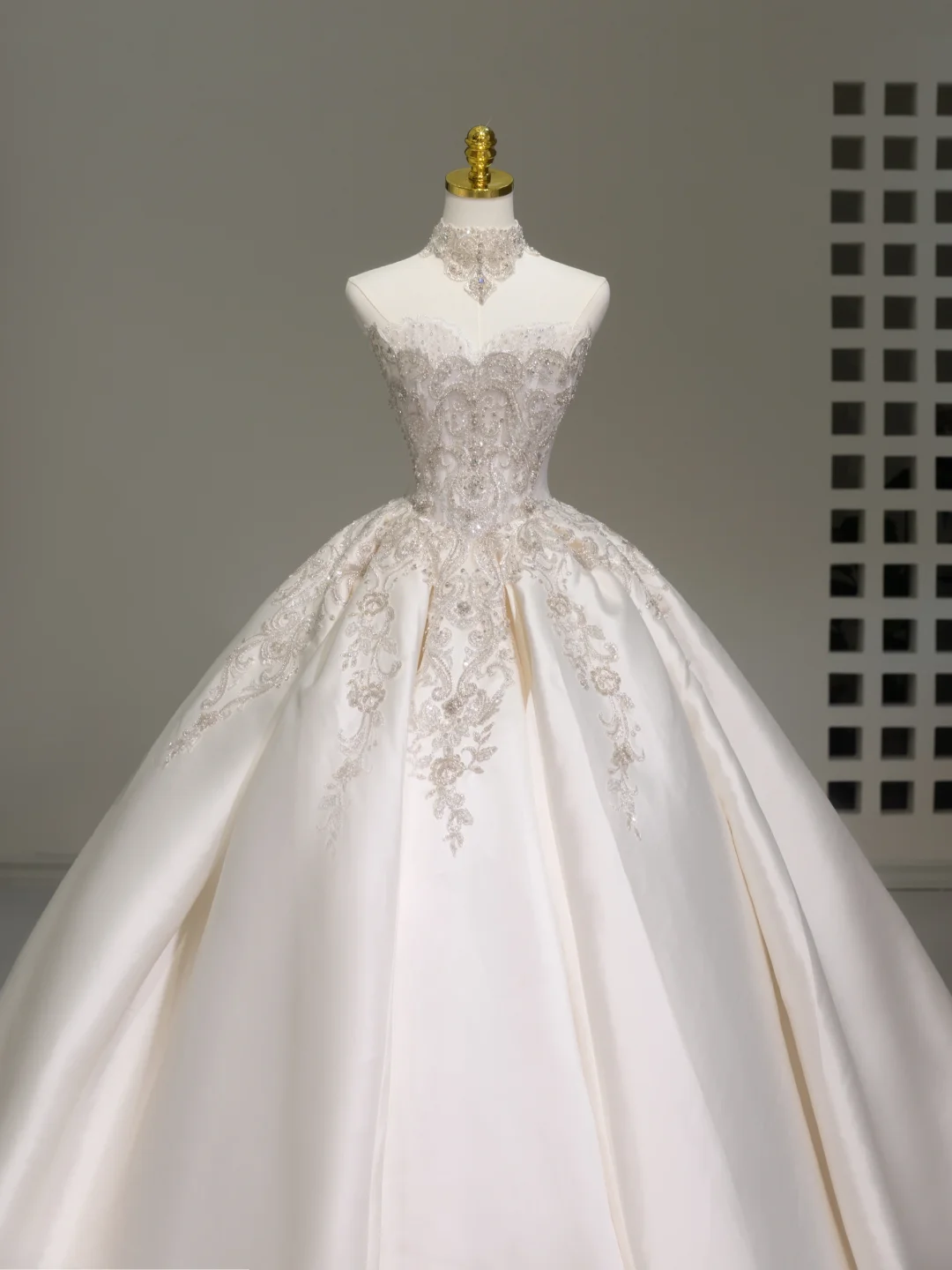 Romantisches Brautkleid Brautkleid Ballkleid Trägerloses Brautkleid Weiße Spitzenapplikationen Brautkleider Bescheidene Brautkleider DH2040