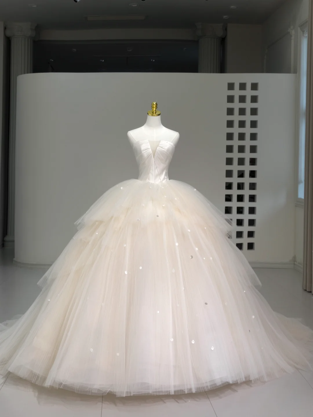 Romantisches Brautkleid Brautkleid Ballkleid Trägerloses Brautkleid Tüll Brautkleider Bescheidene Brautkleider DH2042