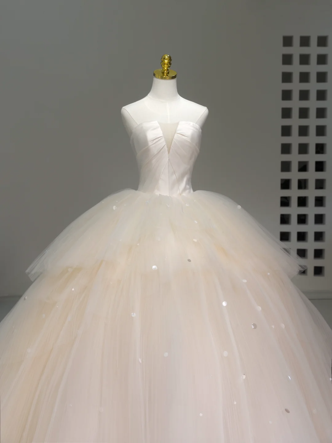 Romantisches Brautkleid Brautkleid Ballkleid Trägerloses Brautkleid Tüll Brautkleider Bescheidene Brautkleider DH2042