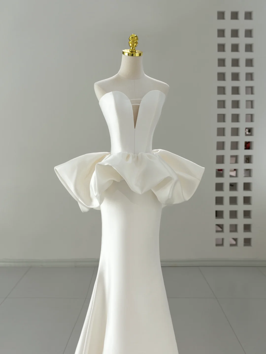 Unique Wedding Dress Mermaid Sweetheart Satin White Sleeveless Long Wedding Dresses Bridal Gowns DH2053
