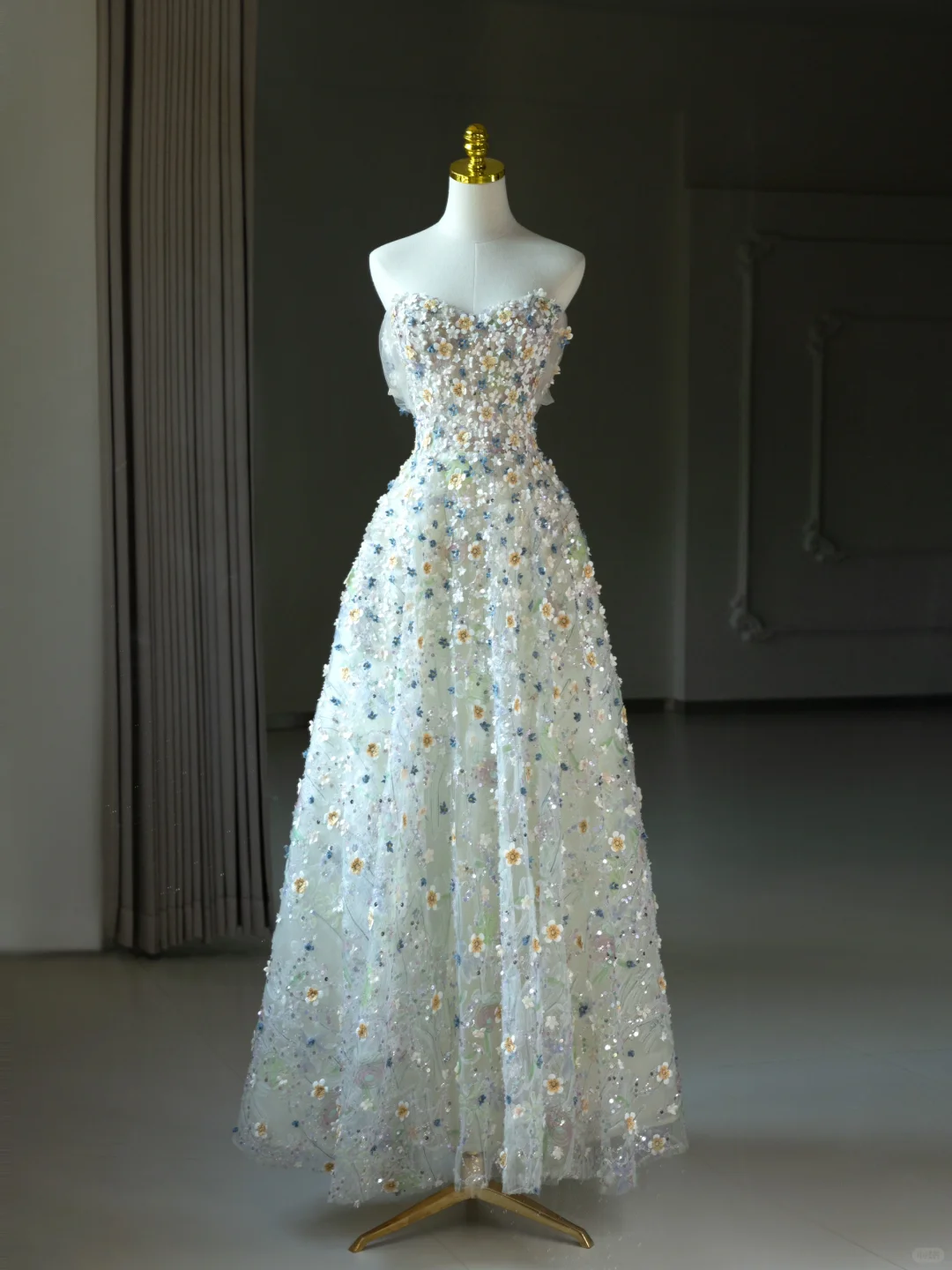 Märchenhafte A-Linie Herzausschnitt Floral Pailletten Lange Ballkleider Partykleid 20. Geburtstag Outfits Abschlusskleider DH2069