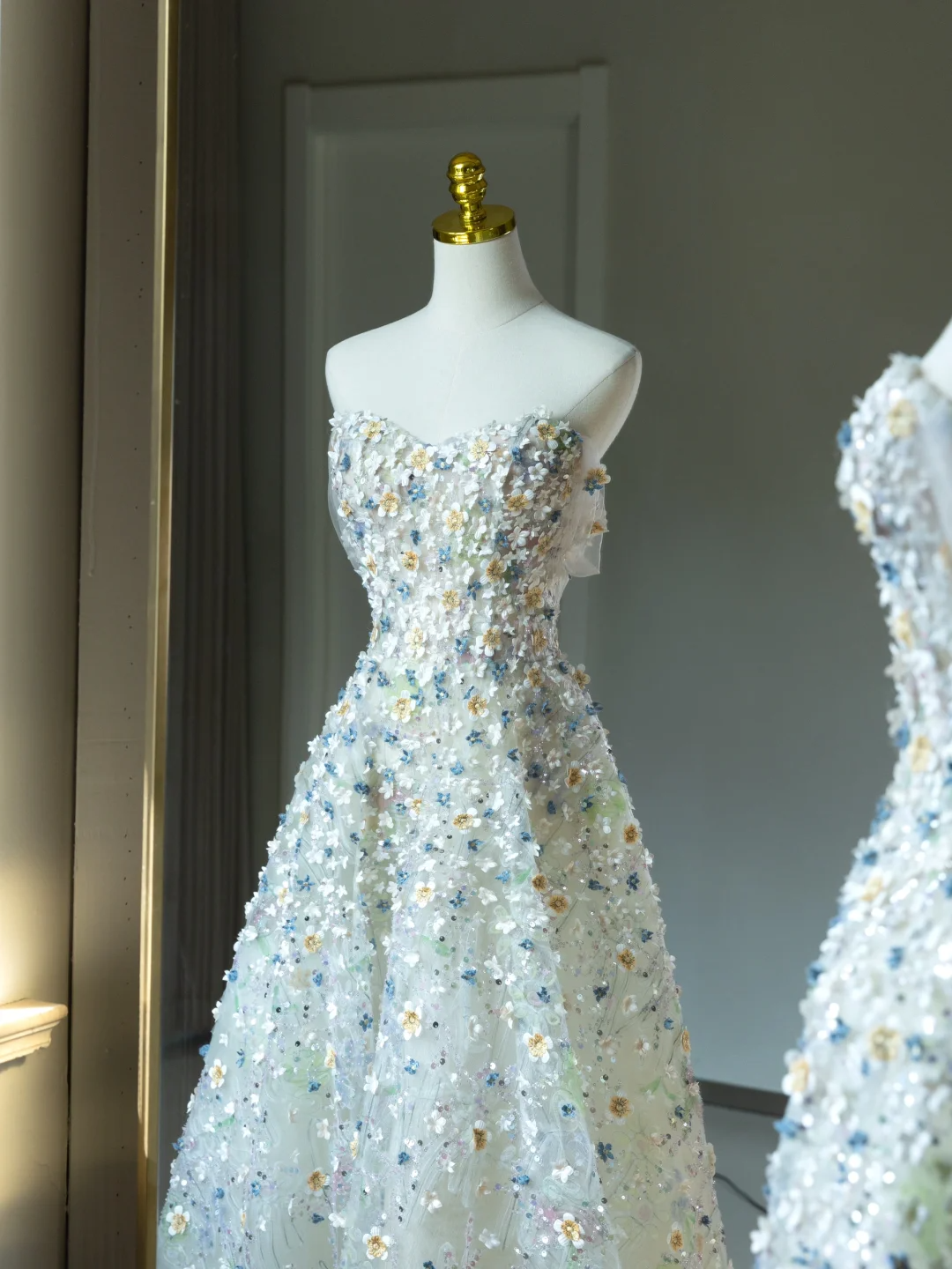 Märchenhafte A-Linie Herzausschnitt Floral Pailletten Lange Ballkleider Partykleid 20. Geburtstag Outfits Abschlusskleider DH2069