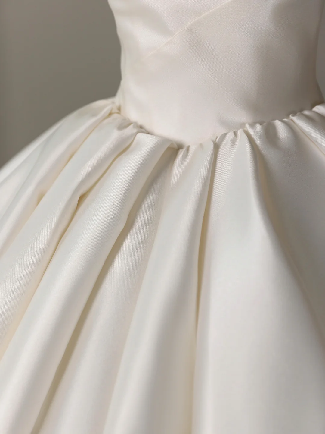 Robe de mariée élégante, robe de bal, épaules dénudées, satin, manches courtes, robes de mariée DH2074