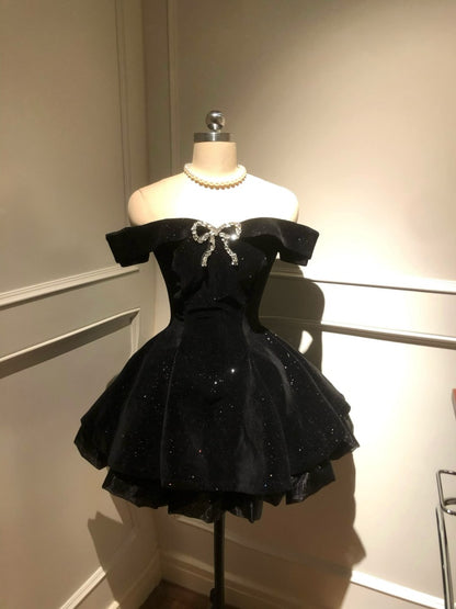 Sexy Ball Gown Off The Shoulder Black Velvet Short Formal 8th Grade Homecoming Dresses Summer Middle School Hoco Dress 6th Grade Graduation Outfits DH1882