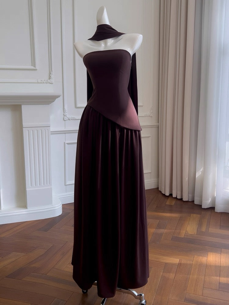 Schlichtes A-Linien-trägerloses, braunes Chiffon-Langballkleid Partykleid zum 20. Geburtstag Outfits Abschlusskleider DH2126