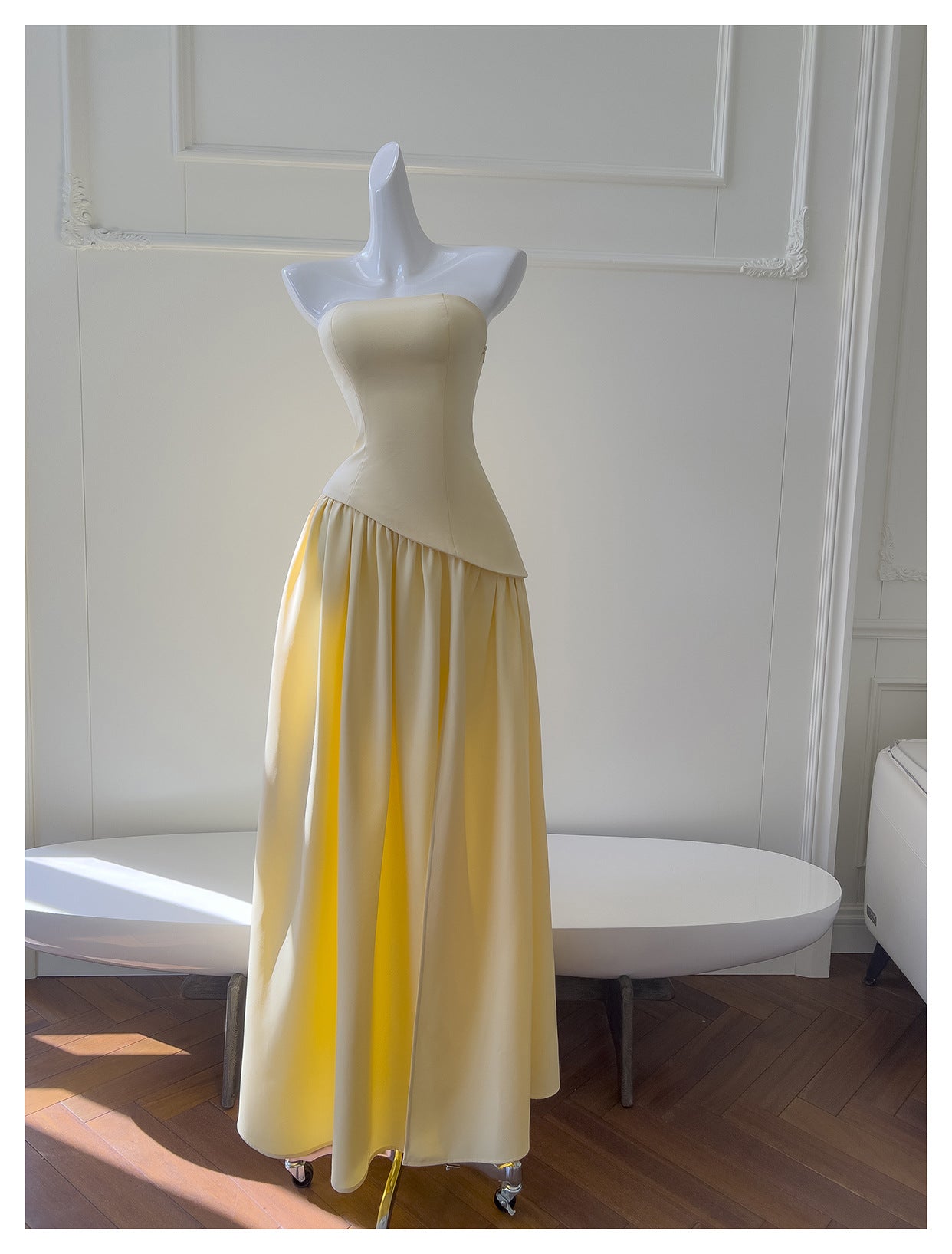 Schlichtes A-Linien-trägerloses, braunes Chiffon-Langballkleid Partykleid zum 20. Geburtstag Outfits Abschlusskleider DH2126