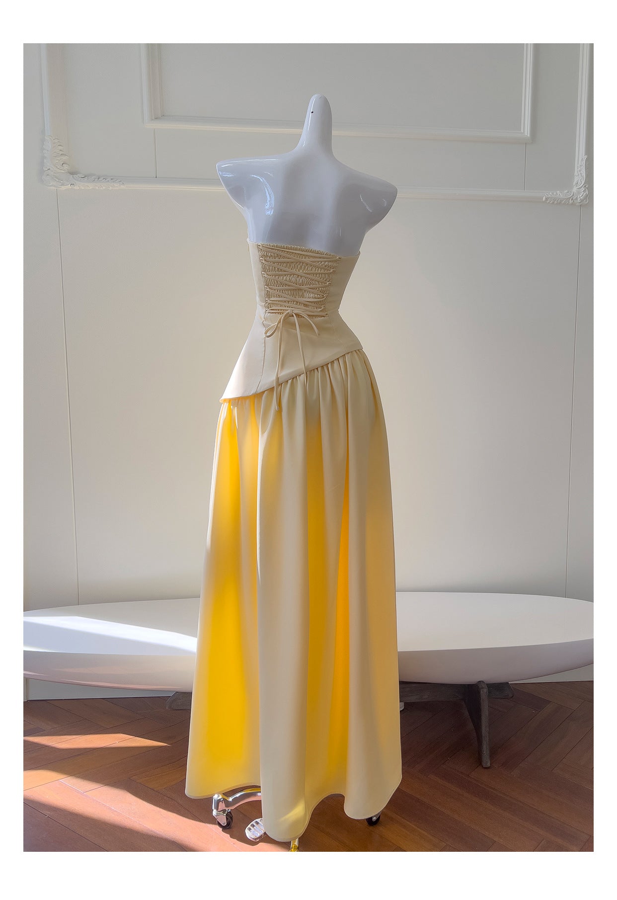 Einfaches A-Linien-trägerloses gelbes Chiffon-langes Ballkleid Partykleid 20. Geburtstags-Outfits Abschlusskleider DH217