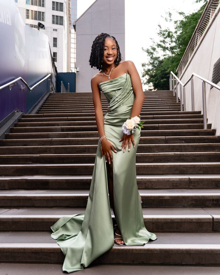 Elegantes Etuikleid, trägerlos, Salbeigrün, Schlitz, lange Ballkleider, Partykleid, 18. Geburtstag, Outfits, Abschlusskleider DH2315