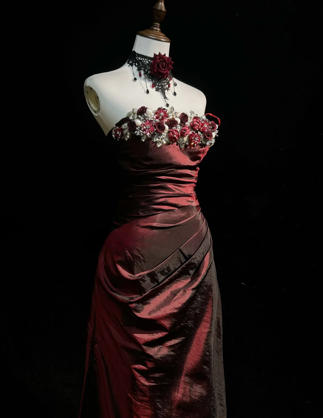 Retro A-Linie Trägerlos Burgund Ärmellos Taft Lange Blumen Ballkleider Partykleid 18. Geburtstag Outfits Abschlusskleider DH2656