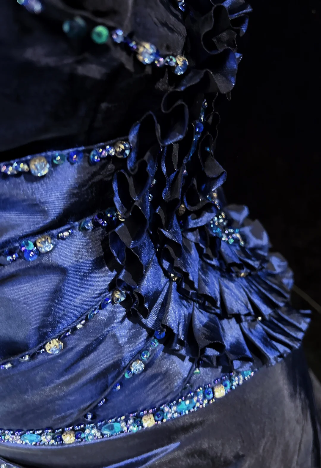 Retro A-Linie V-Ausschnitt Marineblau Kurze Ärmel Mit Silbernen Perlen Lange Blumen Ballkleider Partykleid 21. Geburtstag Outfits Abschlusskleider DH2660