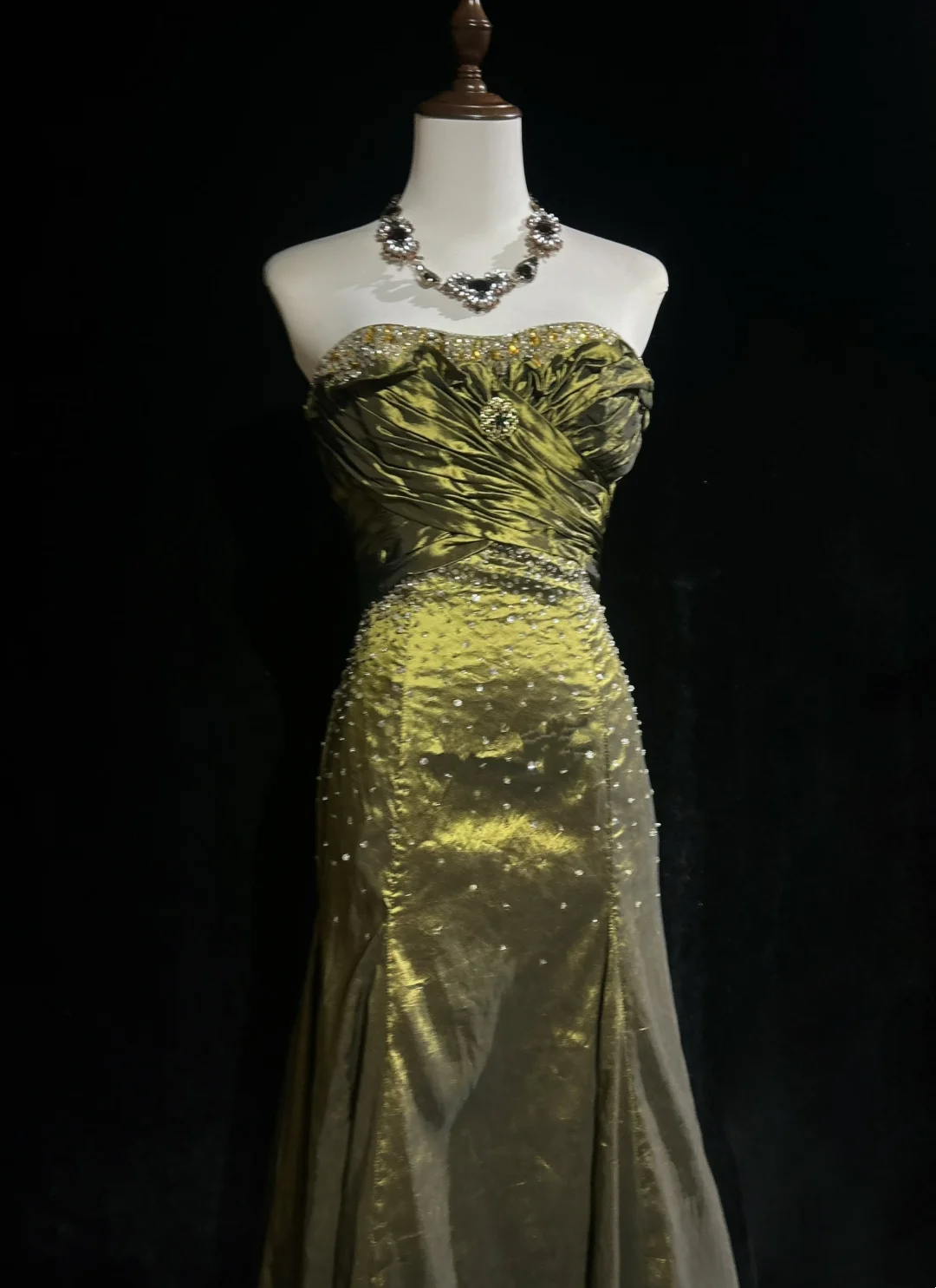 Retro Meerjungfrau Schatz Ärmellos Olivgrün Mit Silbernen Perlen Lange Blumen Ballkleider Partykleid 21. Geburtstag Outfits Abschlusskleider DH2667