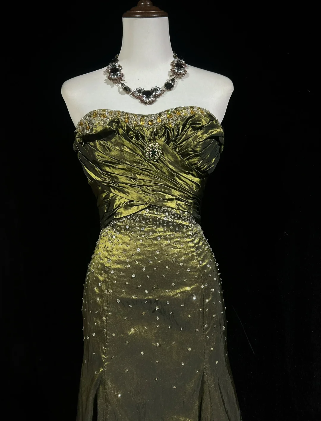 Retro Meerjungfrau Schatz Ärmellos Olivgrün Mit Silbernen Perlen Lange Blumen Ballkleider Partykleid 21. Geburtstag Outfits Abschlusskleider DH2667