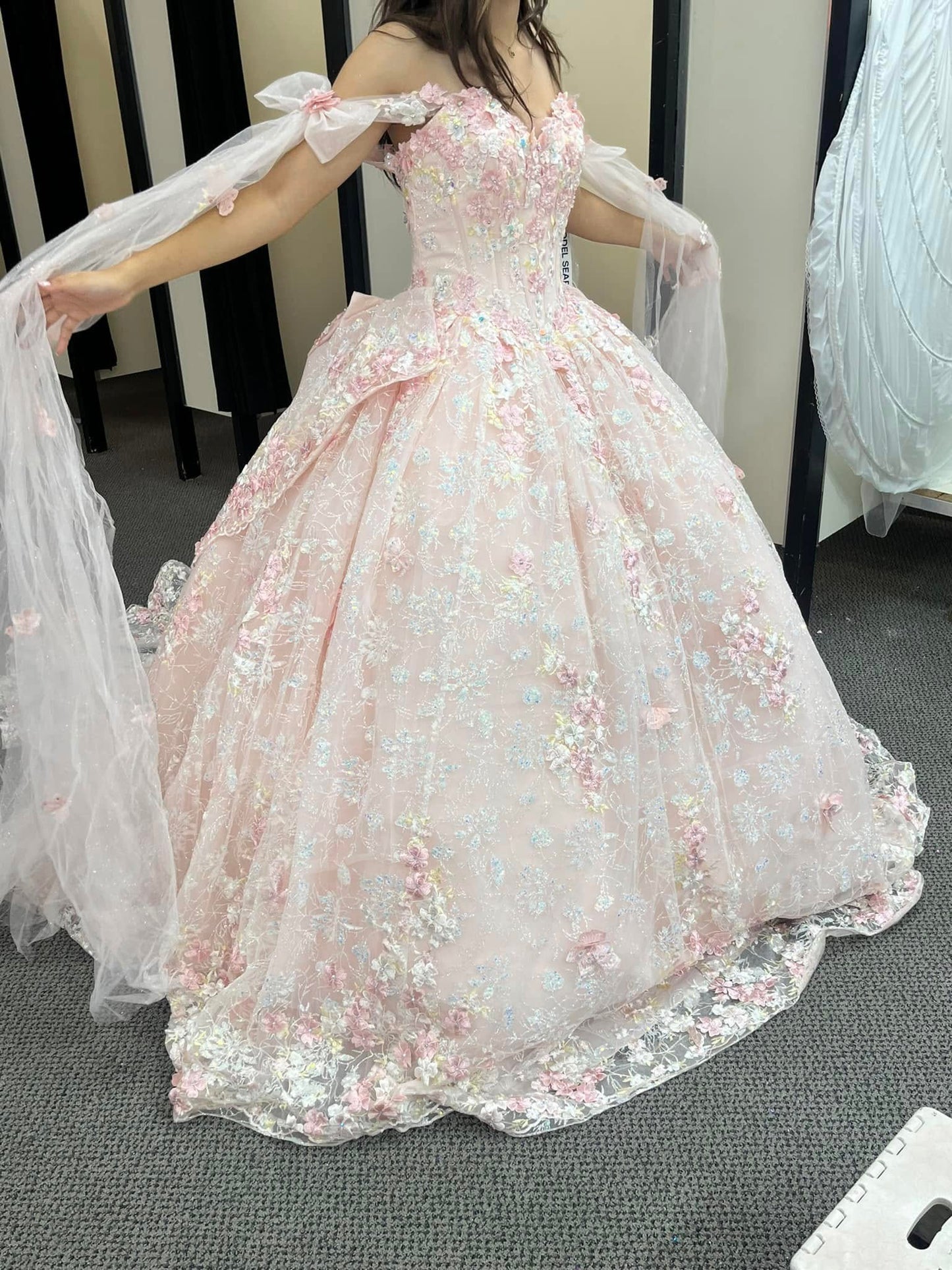Gorgeous Pink Applique Ball Gowns Tulle Lace Off-the-shoulder Long Quinceanera Dress Tulle Sweet Birthday Dress DH2692