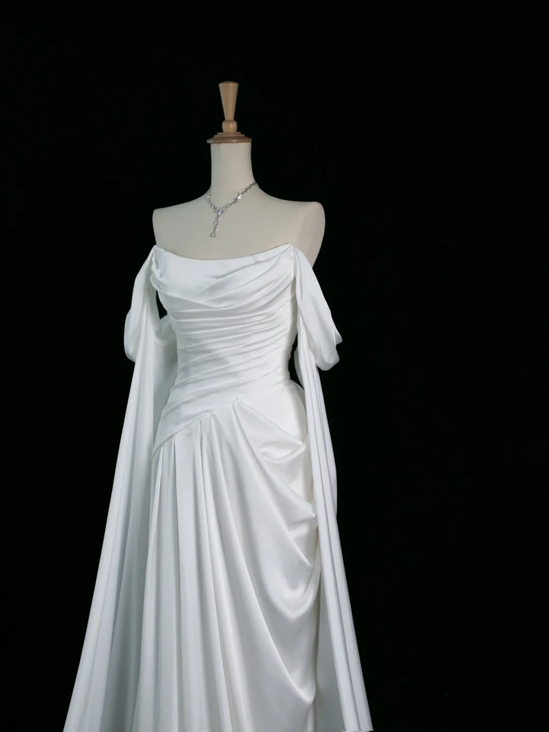 Jolie robe de mariée trapèze, épaules dénudées, manches courtes, blanche, longue, DH349