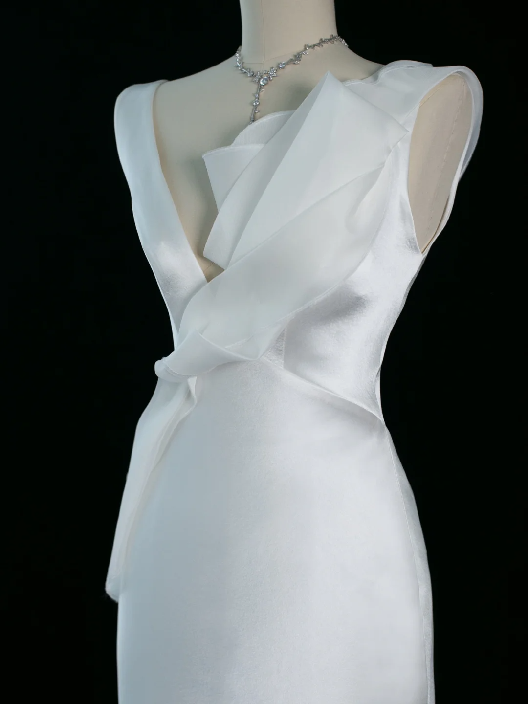 Hübsches Hochzeitskleid Meerjungfrau V-Ausschnitt Weiß Satin Lange Vintage Brautkleider Brautkleider Bräute Kleid DH352