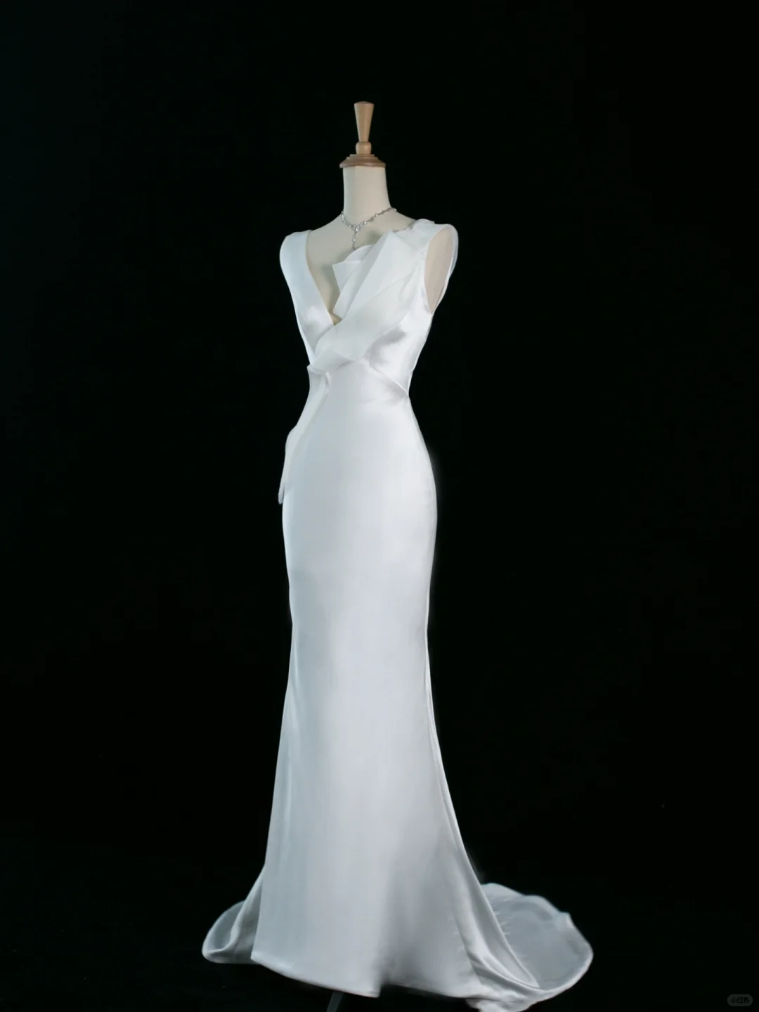 Hübsches Hochzeitskleid Meerjungfrau V-Ausschnitt Weiß Satin Lange Vintage Brautkleider Brautkleider Bräute Kleid DH352