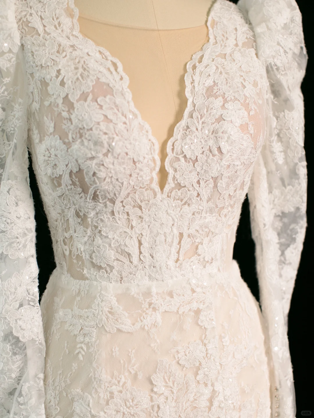 Hübsches Hochzeitskleid Meerjungfrau V-Ausschnitt Elfenbein Ärmellose Spitze Lange Vintage Brautkleider Brautkleider Brautkleid DH357