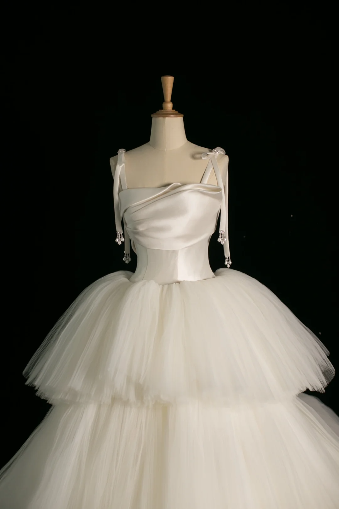 Elegantes Brautkleid Ballkleid Spaghettiträger Tüll Ärmellos Weiß Sommer Lange Brautkleider Brautkleid Brautkleider DH382